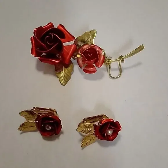 Set Vintage Earrings & Brooch